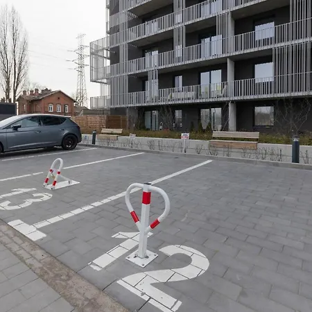 Stacja Wola With Parking By Renters Varsó
