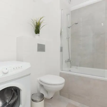 Stacja Wola With Parking By Renters Apartamento *