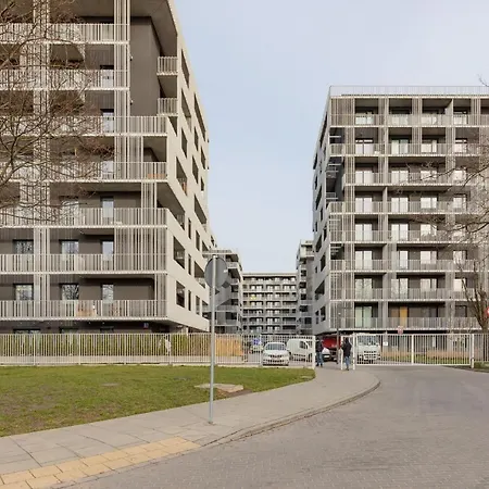 Apartamento Stacja Wola With Parking By Renters