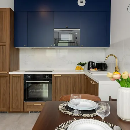 아파트 Stacja Wola With Parking By Renters